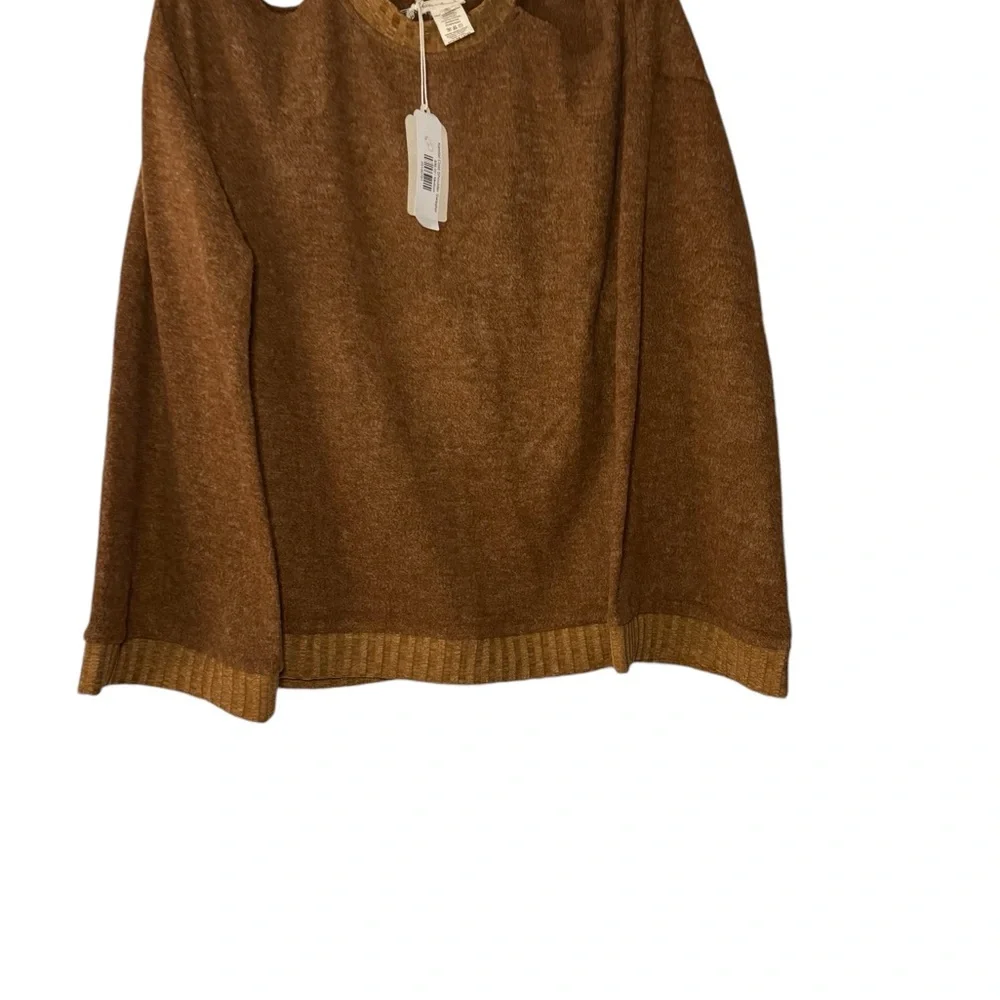 Hem & Thread Cold shoulder brown super soft sweater Size M
